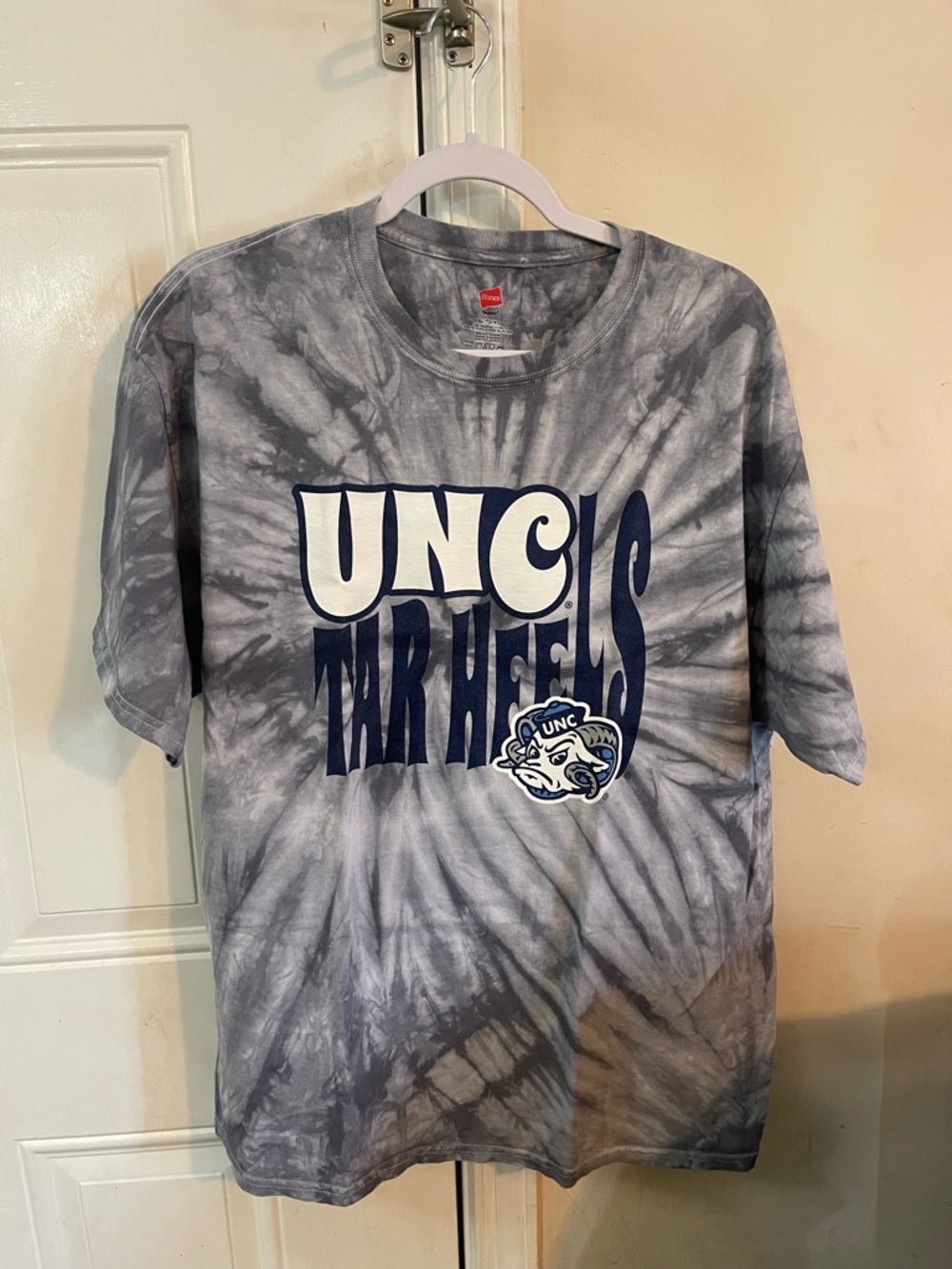 UNC Tar Heels Tie-Dye Graphic Tee in Gray and Navy